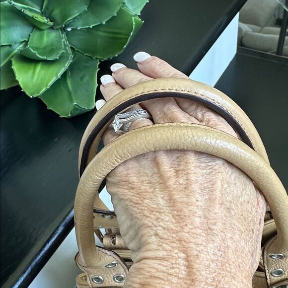 Tignanello Genuine LeatherShoulder Bag Convertible Cinch to Tote purse - Picture 6 of 7